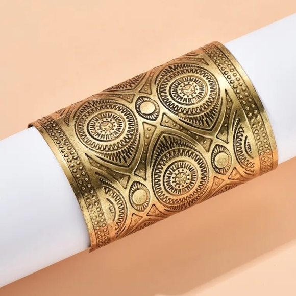 Vintage Devils Eye Yellow Gold Cuff Bracelet - Picture 2 of 4